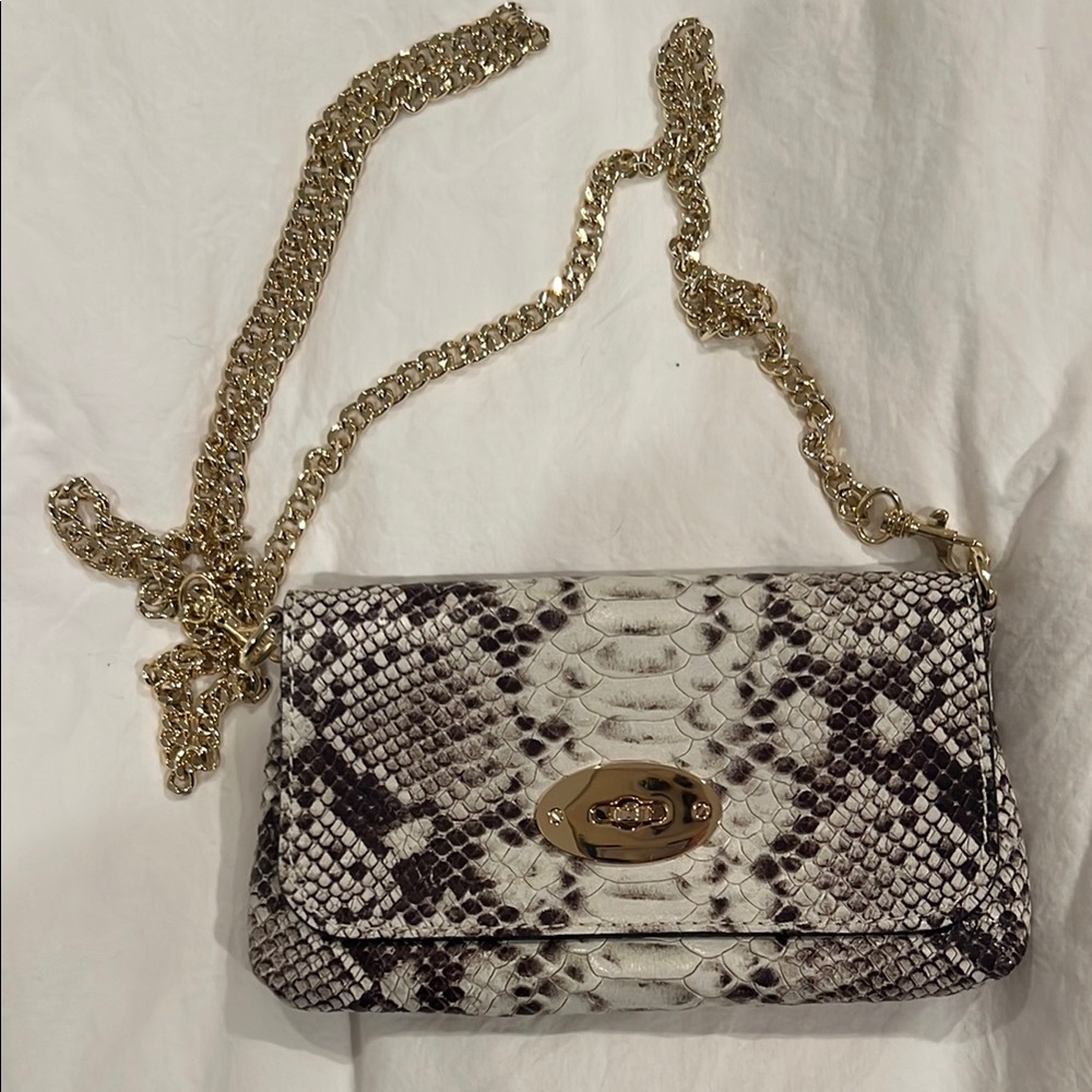 Elegant Snakeskin Pattern Clutch with Gold Chain